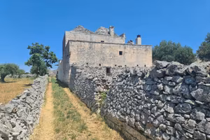 Rustico / Casale di 105 m² con 4 locali a Alberobe