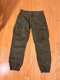 Pantaloni cargo