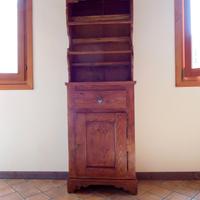 Credenza antica tirolese in legno scolpito a mano