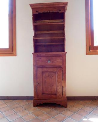 Credenza antica tirolese in legno scolpito a mano