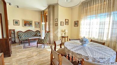 VILLA A SCHIERA D'ANGOLO A MONTECCHIO EMILIA