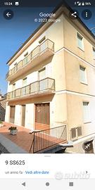 2 appartamenti,un seminterrato ed un primo