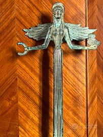 Statua in bronzo della dea Nike