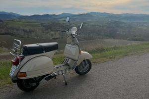 Vespa P200e