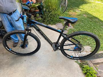 Bicicletta Mountain bike B-TWIN RockRider 520 