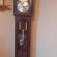 Orologio a  pendolo  con colonna