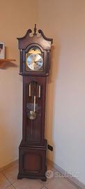 Orologio a  pendolo  con colonna