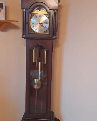 Orologio a  pendolo  con colonna
