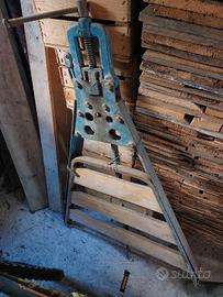 Cavalletto per filettare