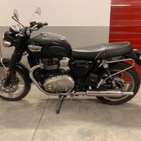 Triumph 900 bonneville