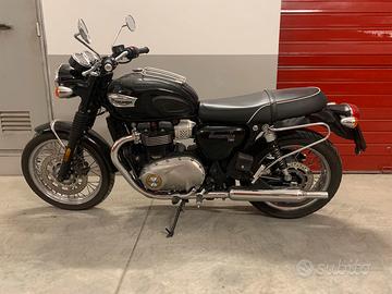 Triumph 900 bonneville