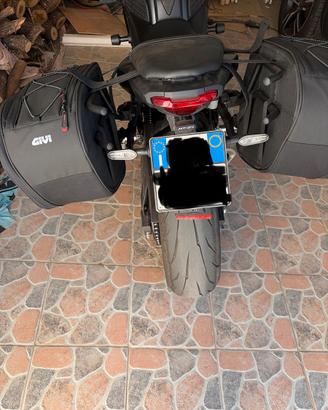 Kit borse morbide GIVI EASY11 + talai GIVI TR2155
