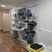 Arredamento completo negozio accessori