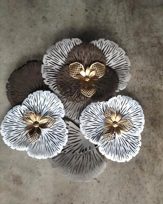 decorazione floreale da appendere al muro