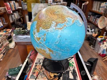 mappamondo vintage luminoso