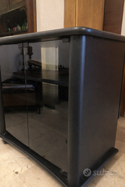 Mobile TV con ante in vetro fumé e ruote – ottime