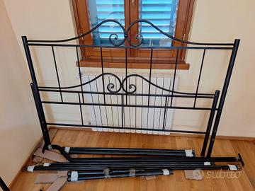 Letto matrimoniale a baldacchino 