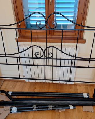 Letto matrimoniale a baldacchino 