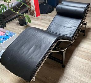 Chaise Longue stile LC4 – Replica in ecopelle nera