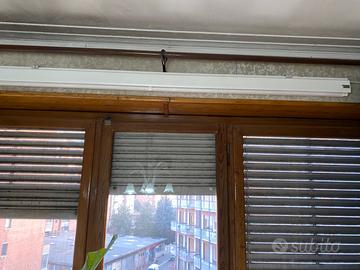 Schermo motorizzato con proiettore