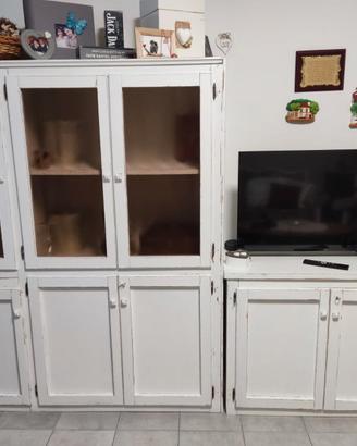 credenza in legno dallo stile rustico shab chic