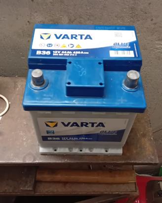 Batteria varta 12 V 44 amp