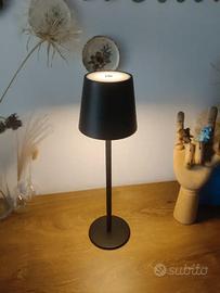 Luce da tavolo con doppio supporto