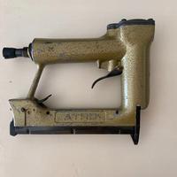 CHIODATRICE PNEUMATICA AD ARIA COMPRESSA