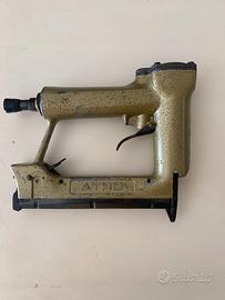 CHIODATRICE PNEUMATICA AD ARIA COMPRESSA