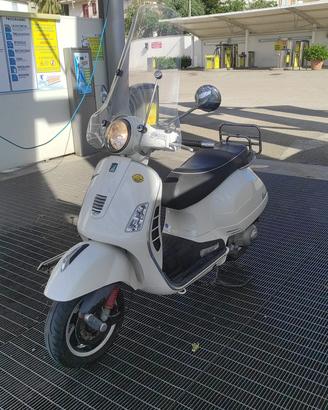 Vespa 300 GTS 2011