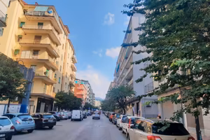 Negozio con doppia vetrina