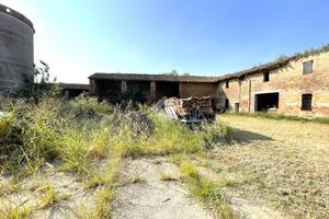 RUSTICO A CINGIA DE' BOTTI