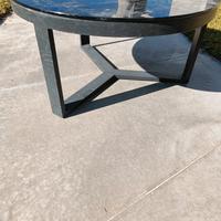 tavolo da esterno in metallo e vetro