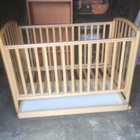 Lettino per neonati con cassettiera