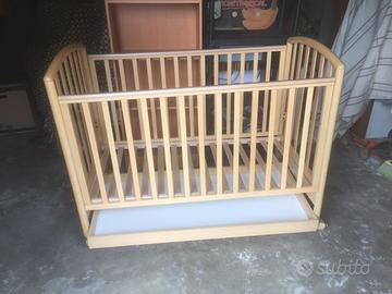 Lettino per neonati con cassettiera