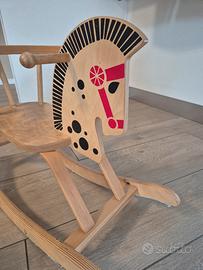 cavallino legno a dondolo