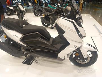 NOVITA' TOP-SCOOTER WOTTAN GT2 300cc M.PIAGGIO LC