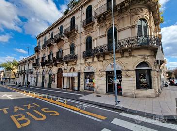 Pressi Duomo Locale Commerciale 30 mq