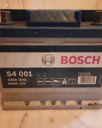 Batteria Auto Bosch S4 001 44Ah 12V Usata