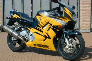 Honda CBR 600 F - Km 19300 con CRS