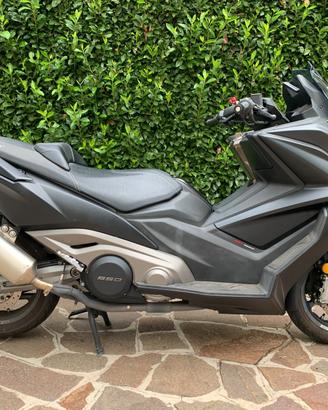 Kymco AK 550
