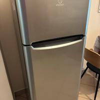 Frigorifero indesit Tiaa10