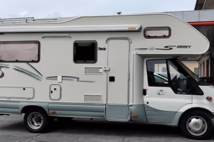 Rimor su ford transit 2002 soli 98.000 km 5 posti