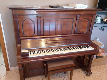 Pianoforte verticale August Forster anni 1920/30
