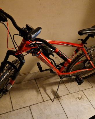 Bici 26 montainbike ammortizzata con freno a disc 