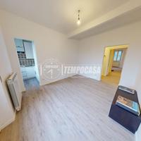 Bilocale ristrutturato con box e terrazzo in centr