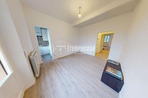 Bilocale ristrutturato con box e terrazzo in centr