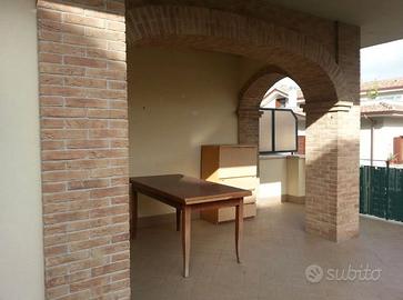 Mentana bilocale con giardino