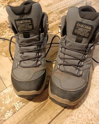 Scarponcini trekking Quechua n.39 Waterproof.