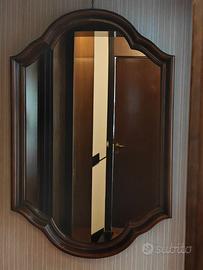 Specchio con cornice in legno